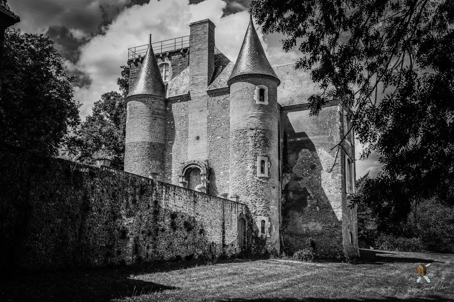 Façade arrière du château de la Goupillère, domaine historique du Perche sarthois depuis 1161